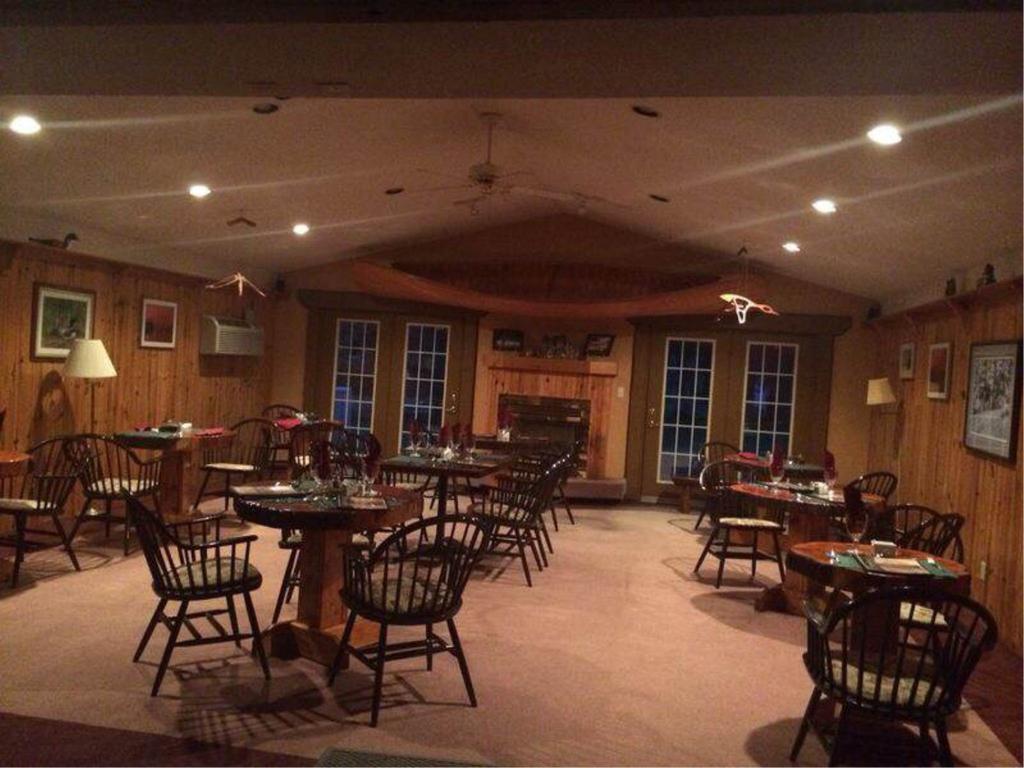Algonquin Lakeside Inn Dwight Exterior photo