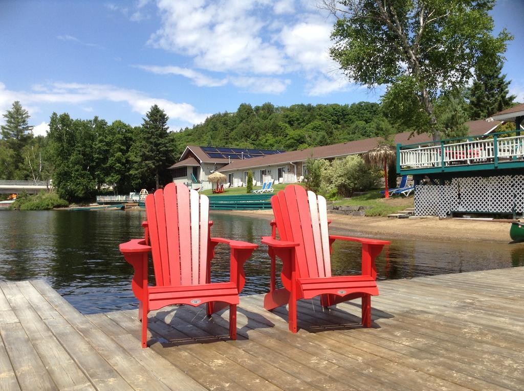 Algonquin Lakeside Inn Dwight Exterior photo