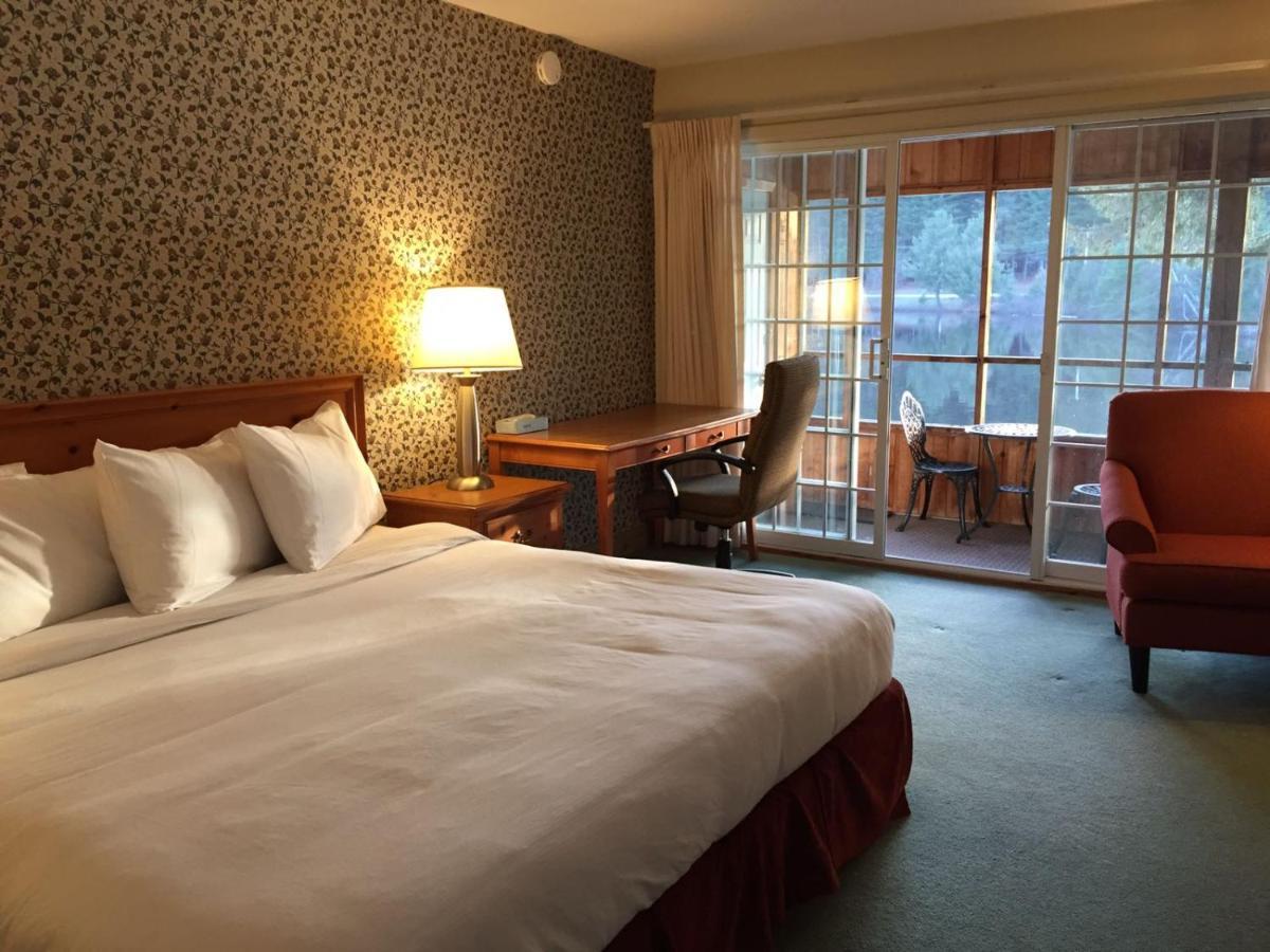Algonquin Lakeside Inn Dwight Room photo