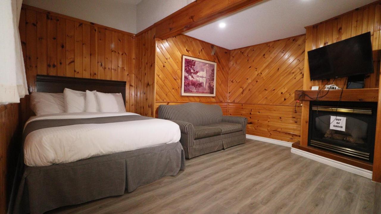 Algonquin Lakeside Inn Dwight Exterior photo