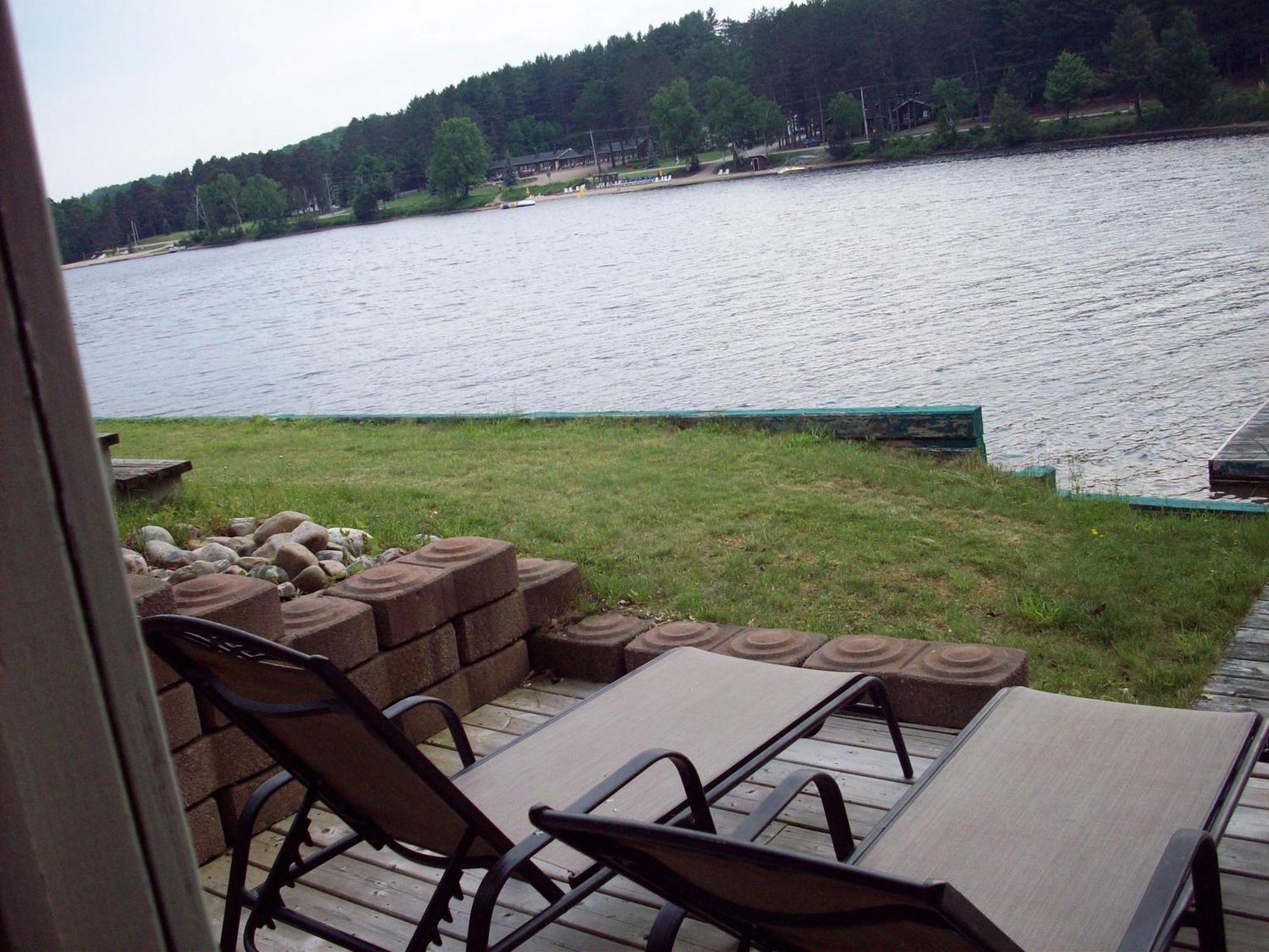 Algonquin Lakeside Inn Dwight Exterior photo
