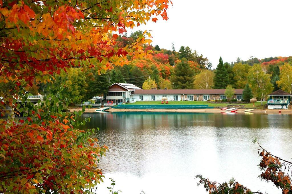 Algonquin Lakeside Inn Dwight Exterior photo