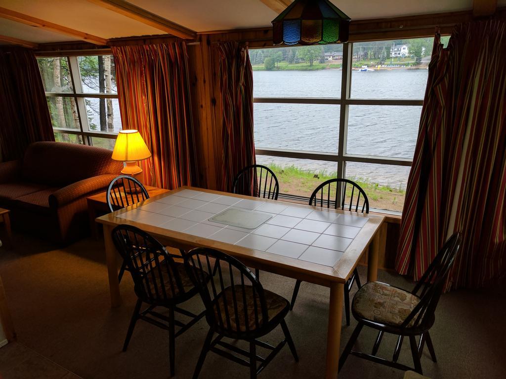 Algonquin Lakeside Inn Dwight Exterior photo