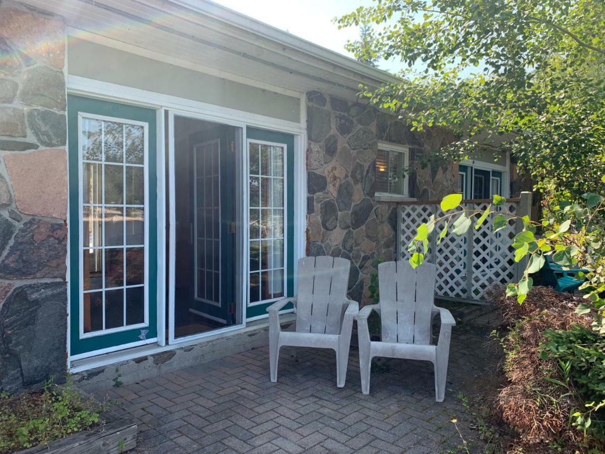 Algonquin Lakeside Inn Dwight Exterior photo