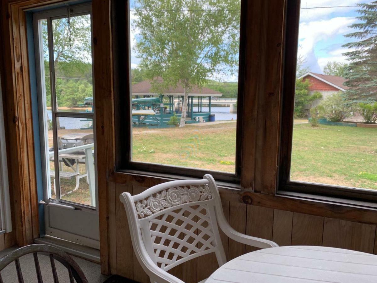 Algonquin Lakeside Inn Dwight Exterior photo
